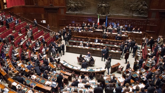 Votazione elettronica, i deputati applaudono i tecnici di Montecitorio
